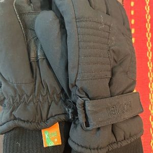 Winter mitts made by KOMBI